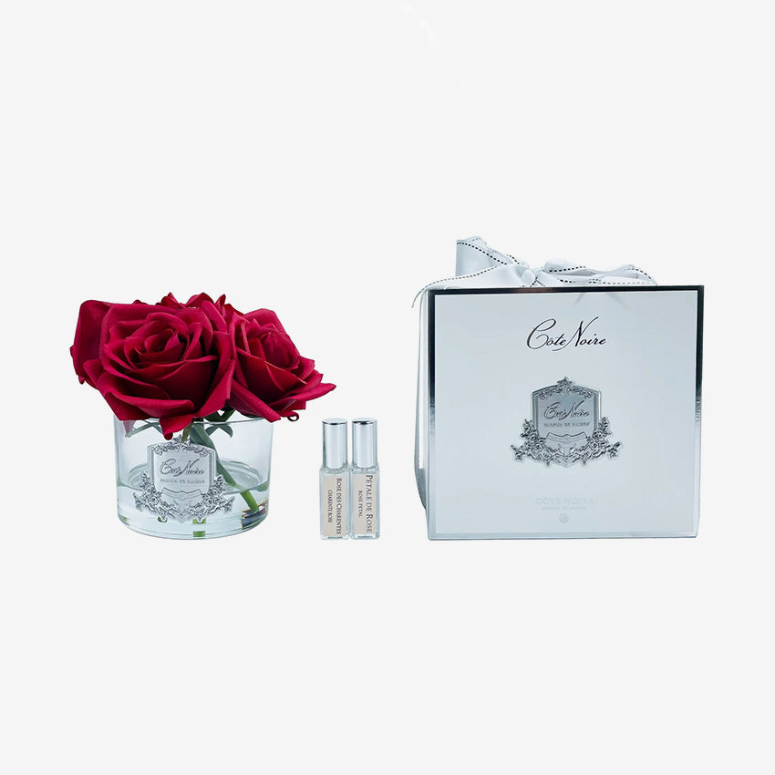 Côte Noire | Cinq roses dans un vase en verre transparent