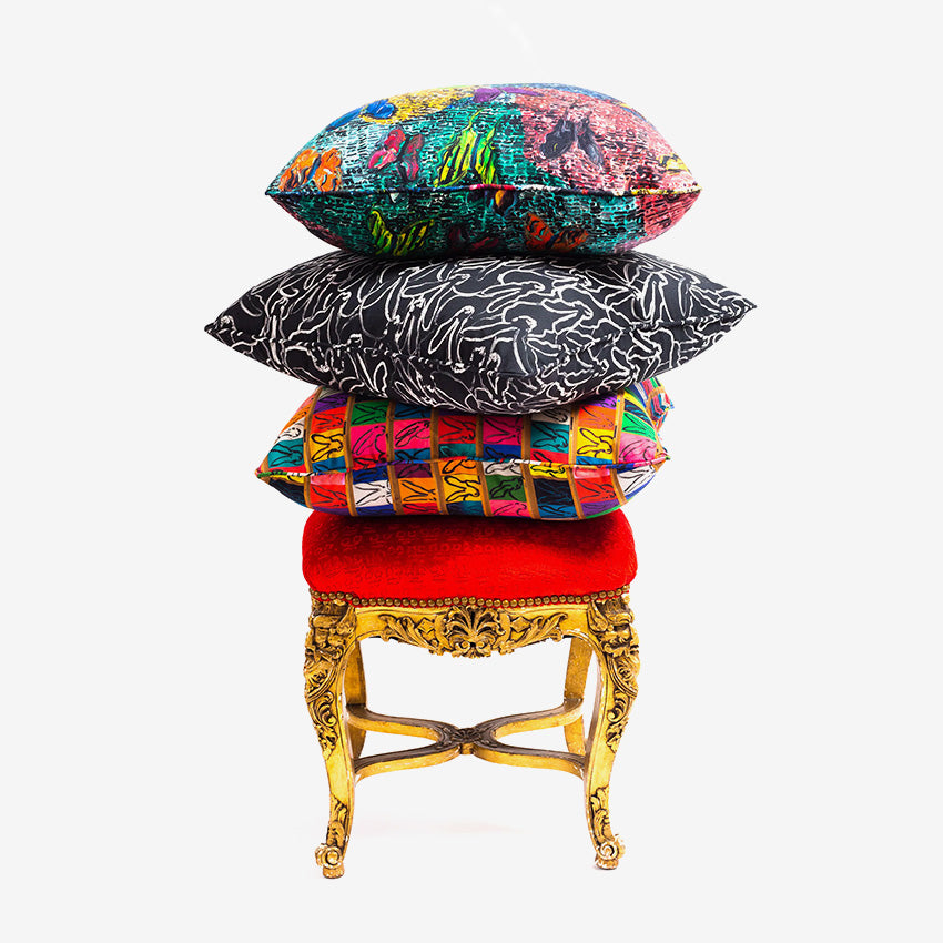 Hunt Slonem | Coussin en coton Rabbit Run noir