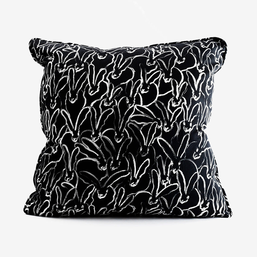 Hunt Slonem | Coussin en coton Rabbit Run noir