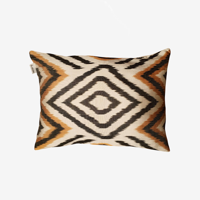 Les Ottomans | Coussin Ikat en soie – Diamant