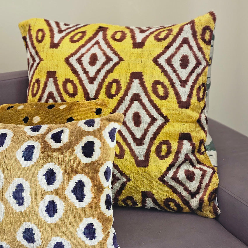 Les Ottomans | Coussin en velours de soie – Jaune et brun