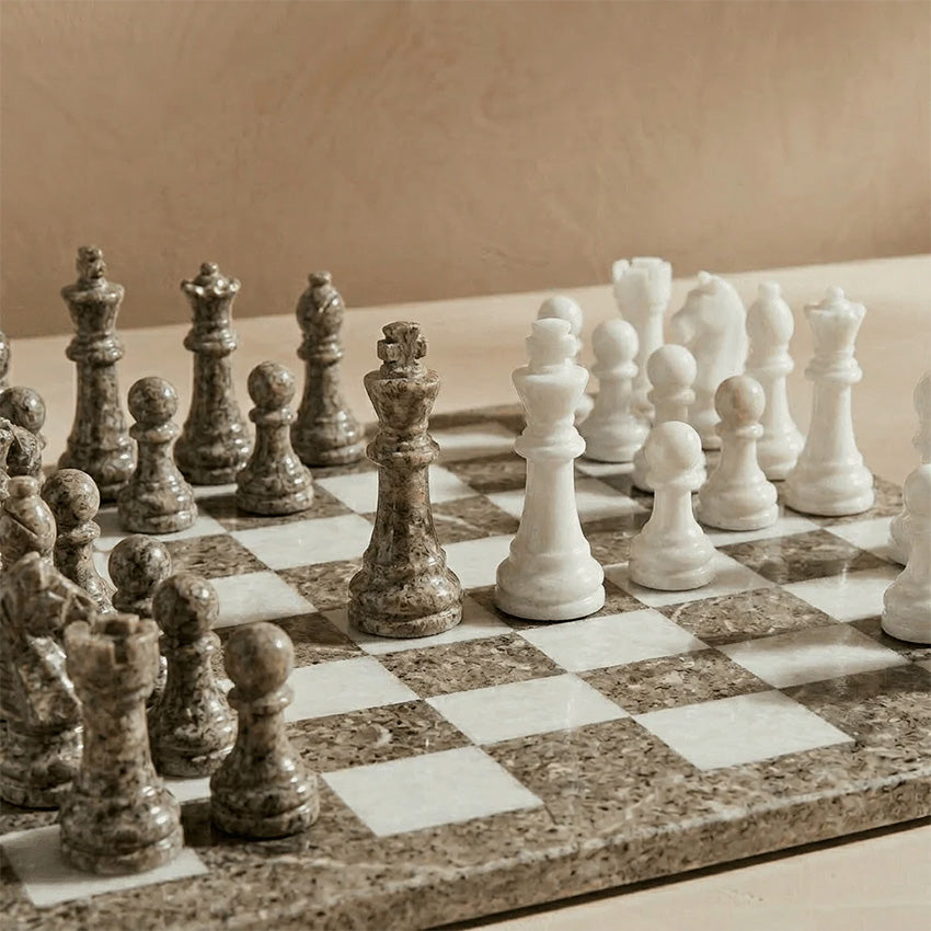 Marble Cultures | Ensemble d’échecs en marbre avec coffret de rangement – Océanique et blanc