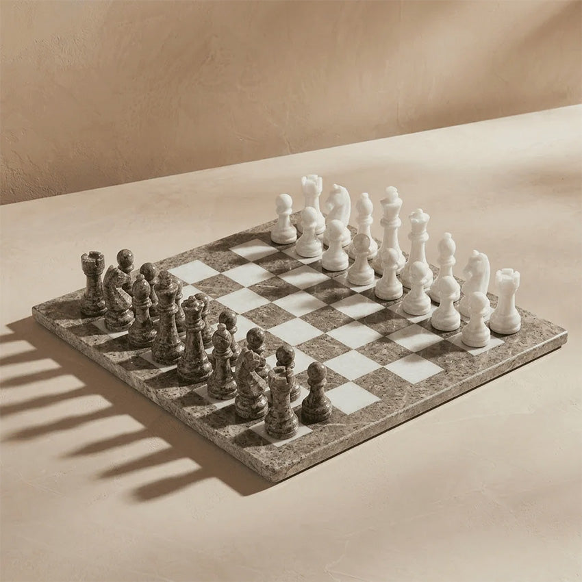 Marble Cultures | Ensemble d’échecs en marbre avec coffret de rangement – Océanique et blanc