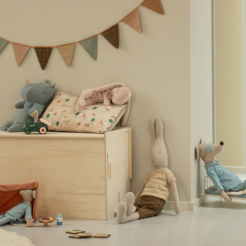 Maileg | Lapin avec pantalon et chandail tricoté