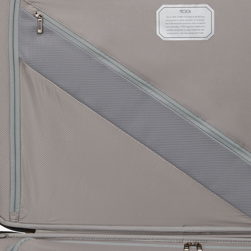 Tumi | 19 Degree Light 4-Wheeled Packing Case